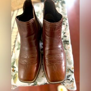 Mens leather Boots excellent condition brand new